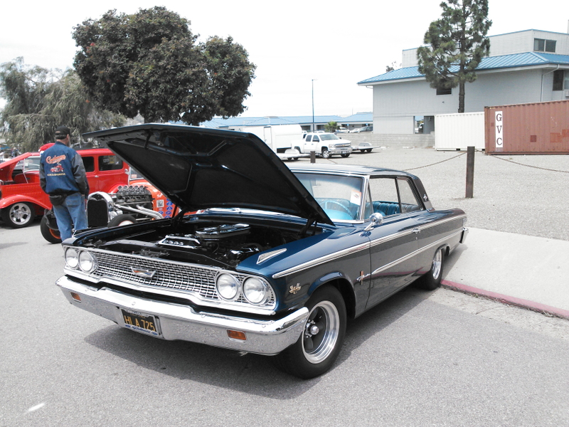 Illustration for article titled I went to a large car show, and only took pictures of two cars